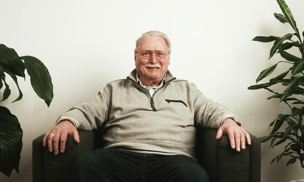 Interview with Josef Ferstl, former CEO of A-Trust GmbH, sitting on a couch.
